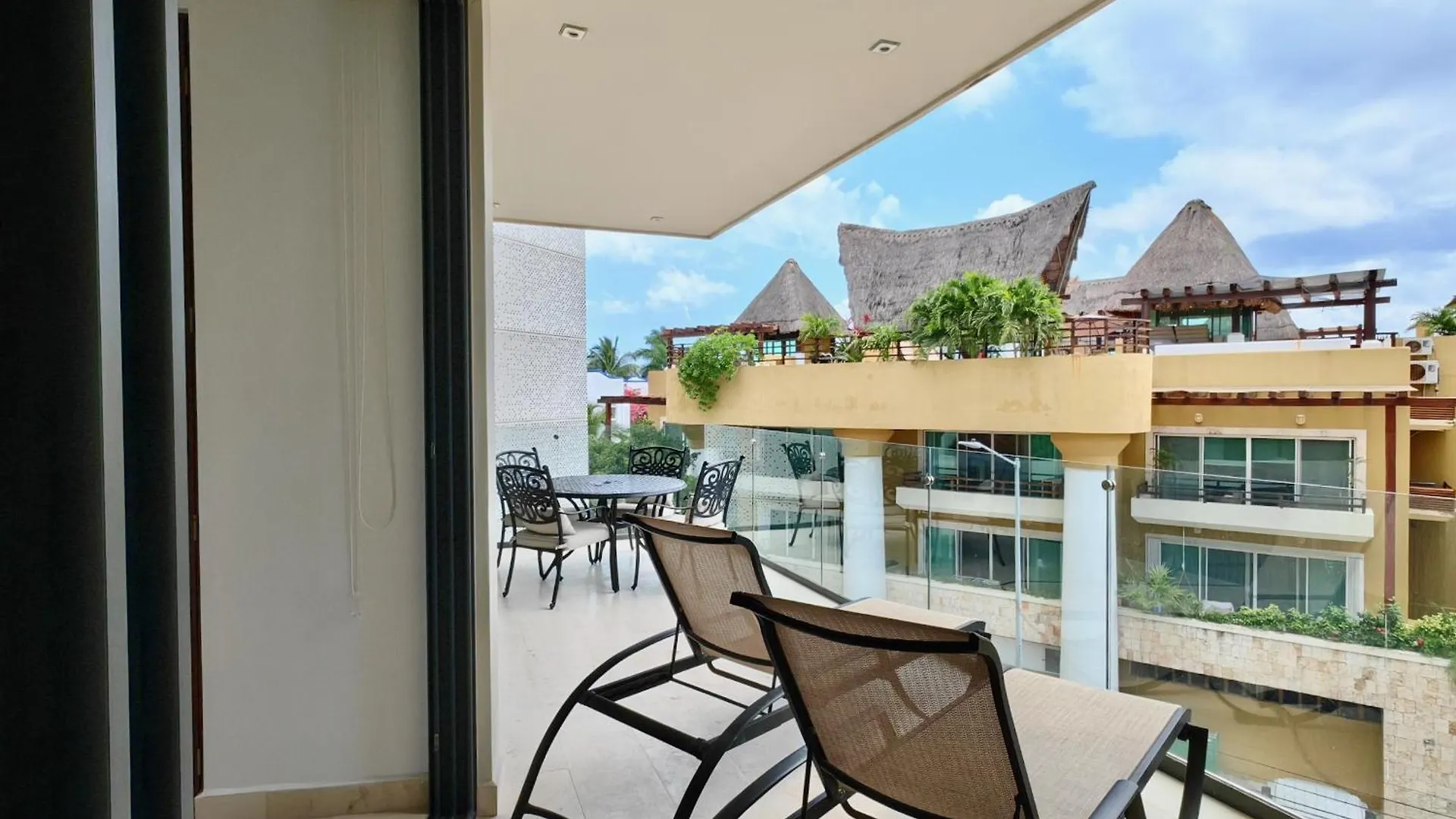 Miranda 315 By Booking Guys Playa del Carmen Mexico